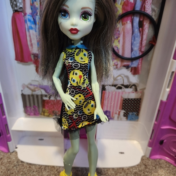 2016 Emoji Frankie Stein - Picture 3 of 6